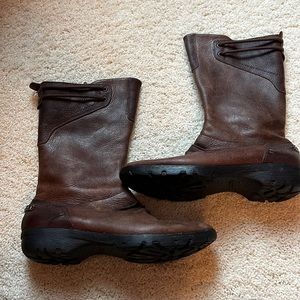 Merrell Runway Vera Mid Mahogany leather boots size 7
